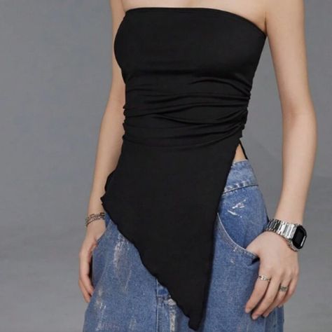 Never Worn, Excellent Condition/Jamais Port, Excellente Condition Size: M/Us 6 See Measurements In Pictures Https://Ca.Shein.Com/Shein-Coolane-Irregular-Hem-Ruffle-Trim-Women-Strapless-Top-Slim-Fit-For-Street-Style-P-33707826.Html Description: Color: Black Style: Casual Pattern Type: Plain Neckline: Strapless Details: Asymmetrical, Lettuce Trim, Ruched Sleeve Length: Sleeveless Hem Shaped: Asymmetrical Length: Regular Fit Type: Slim Fit Fabric: Medium Stretch Material: Knitted Fabric Pockets: No Sheer: No Composition: 91% Polyester 9% Elastane Care Instructions: Machine Wash, Do Not Dry Clean Feel Free To Dm Me For More Info! Taille: M/Us 6 Voir Les Mesures Asymmetrical Top Pattern, Asymmetrical Hem Top, Ruched Sleeve, Styles P, Irregular Hem, Style Noir, Asymmetrical Tops, Shein Tops, Fabric Medium