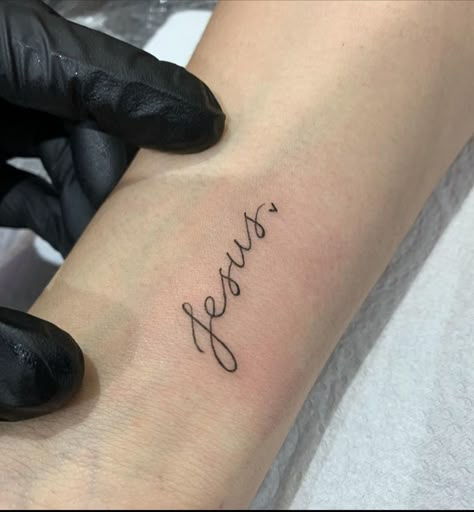 Jesus Tattoo Design, Handwriting Tattoos, Minimal Nature, Tattoo Minimal, Cursive Tattoos, Dragon Tattoo For Women, Small Pretty Tattoos, Jesus Tattoo, Discreet Tattoos