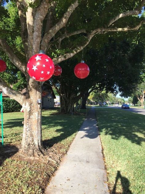 Decorate your outdoor area for Christmas on a budget with these cheap beach balls, hangers and plastic cups. Make cute front tree ornaments for Christmas. #diy #christmas #outdoor #decorations Easy Cheap Christmas Decorations, Front Yard Tree, Easy Outdoor Christmas Decorations, Cheap Christmas Decorations, Diy Christmas Ball, Trees For Front Yard, Christmas Tree Lots, Christmas Lollipops, Christmas Beach