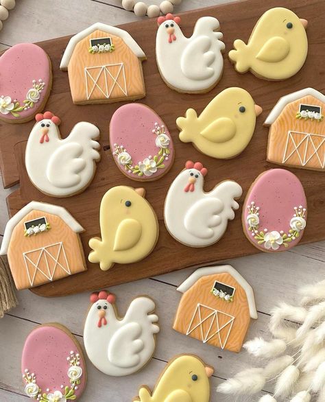 Easter Chicken Cookies Decorated, Chicken Decorated Cookies, Farm Animal Cookies Decorated, Chicken Cookies Decorated, Chicken Baby Shower Theme, Chicken Themed Birthday Party, Barnyard Cookies, Chicken Cookies, Birthday Chicken