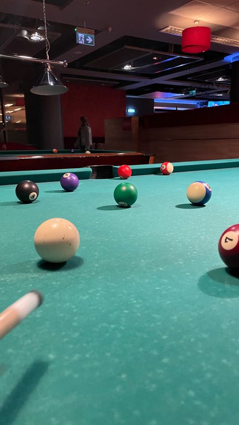 Snooker Aesthetic, Pool Table Aesthetic, Billiard Photography, 8 Pool Ball, Cue Sports, Night Club Aesthetic, 8 Ball Pool, Instagram Movie, Snooker Table