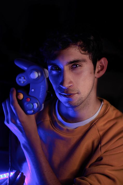 gamer portrait retrato gamer martinanimates martin alvear gamer ecuador quito guayaquil streamer Esports Gaming Photoshoot, Gamer Portrait Photography, Video Game Senior Pictures Photo Ideas, Gaming Photoshoot Ideas, Senior Picture Ideas For Gamers, Senior Pictures For Gamers, Gamer Photoshoot Ideas, Gaming Senior Pictures, Video Game Senior Pictures