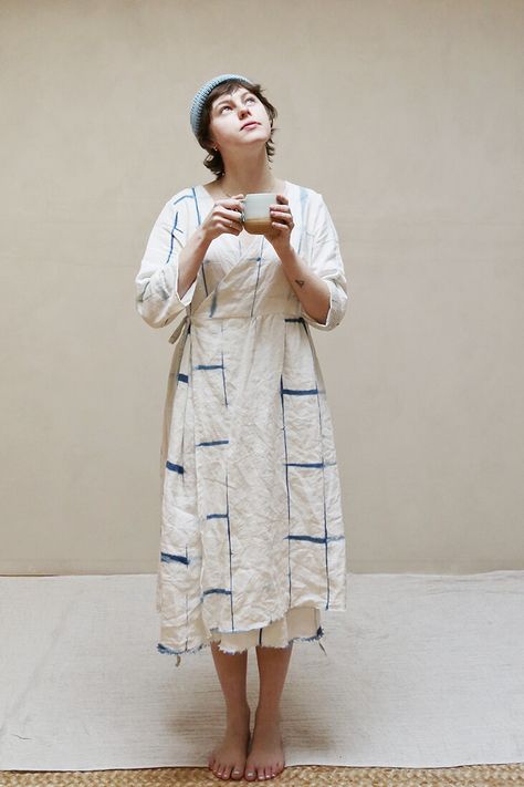 PATTERN REVIEW: Noor Wrap Dress in Shibori Dyed Linen - The Thread Blog Kimono Dress Pattern, Shibori Fashion, Shibori Clothing, Bleaching Hair, Shibori Dress, Doggie Bag, Linen Dress Pattern, Japanese Shibori, Wrap Dress Pattern