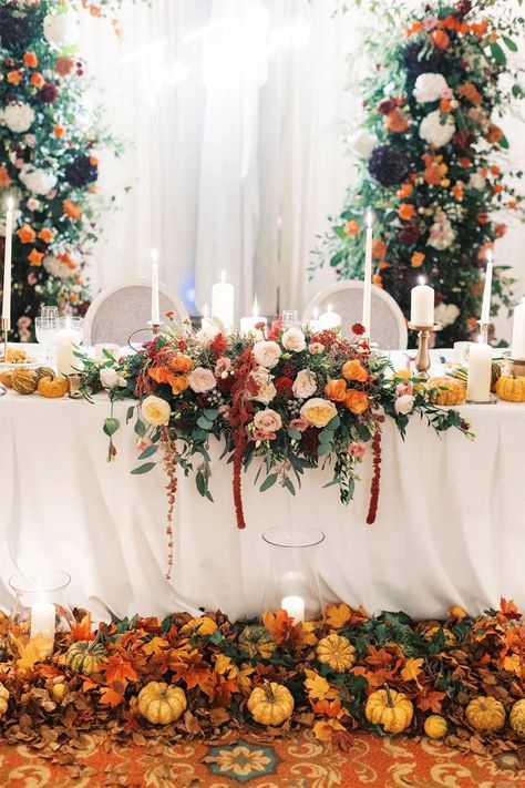 Fall Ceremony Decorations, Pumpkin Wedding Decor, Indoor Fall Wedding, Autumn Wedding Decor, Wedding Table Place Settings, Head Table Wedding Decorations, Fall Ceremony, Magical Autumn, Autumn Celebration