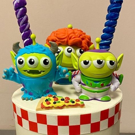 Pizza Planeta, Pizza Planet, Themed Cakes, Cake Ideas, Aliens, Cake Decorating, Pizza, Pastel, Cake