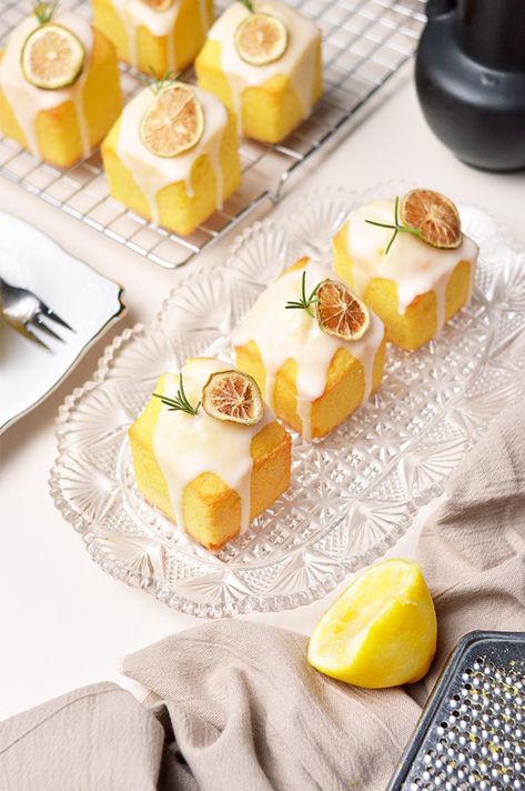 Lemon Cube Pound Cakes - Jaja Bakes - jajabakes.com Mini Lemon Pound Cake, Cube Cake, Mini Torte, Tea Snacks, Cake Bites, Lemon Glaze, Cake Packaging, Pound Cakes, Lemon Pound Cake