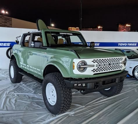 Ford Bronco Wallpaper, Bronco Ford 2022, Bronco Wallpaper, Ford Bronco 2023, Ford Bronco Aesthetic, Bronco Aesthetic, Bronco Lifted, Bronco 2023, Ford Bronco Interior