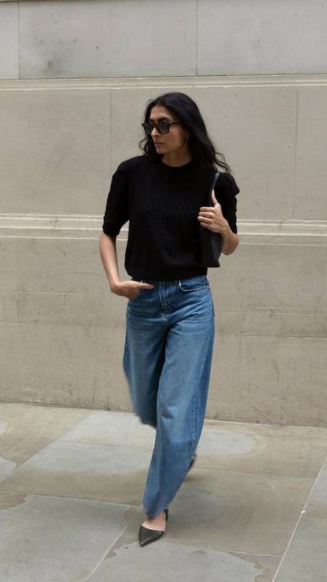 Stylist and editor, Emily Dawes, shares the 8 women's designer jeans brands she believes are genuinely worth investing in. Click to see and shop. Balloon Denim Outfit, Classic Fashion Summer, Baloon Jeans Ootd, Balloon Jeans Outfit Street Style, Barrel Jeans Outfit Street Style, Balloon Jeans Outfit Winter, Minimalist Jeans Outfit, Balloon Jeans Outfit, Black Denim Jeans Outfit