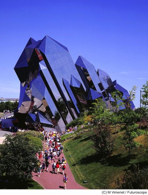 Le Futuroscope Futuristic Building, Unusual Buildings, Interesting Buildings, Amazing Buildings, Unique Buildings, Unique Architecture, Futuristic Architecture, Modern Buildings, Architectural Inspiration