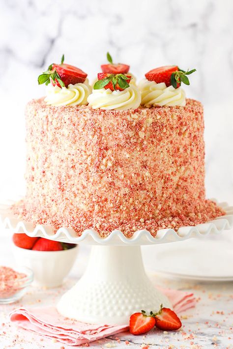 Strawberry Crunchy Layer Cake Strawberry Oreo Cake, Vanilla And Strawberry Cake, Cake And Sweets, Cake With Layers, Life Love And Sugar, Baking Journal, Cake 5, Cake Strawberry, Strawberry Powder