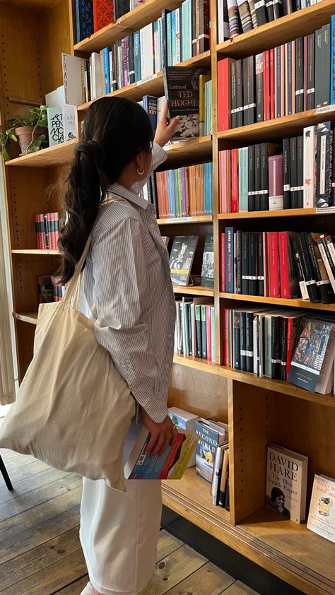 Bookshop Outfit, Reading Motivation, Library Aesthetic, Girl Reading, Book Reader, Instagram Story Ideas, Finding Peace, I Love Books, Book Aesthetic