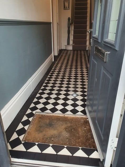 Black White Entrance Hall, Black And White Tile Floor Entryway, Tile Floor Hallway Entryway, Narrow Hallway Flooring Ideas, Checkered Hallway, Black And White Tiles Entryway, Tile Entrance, Hallway Checkered Floor, Checkered Tile Hallway