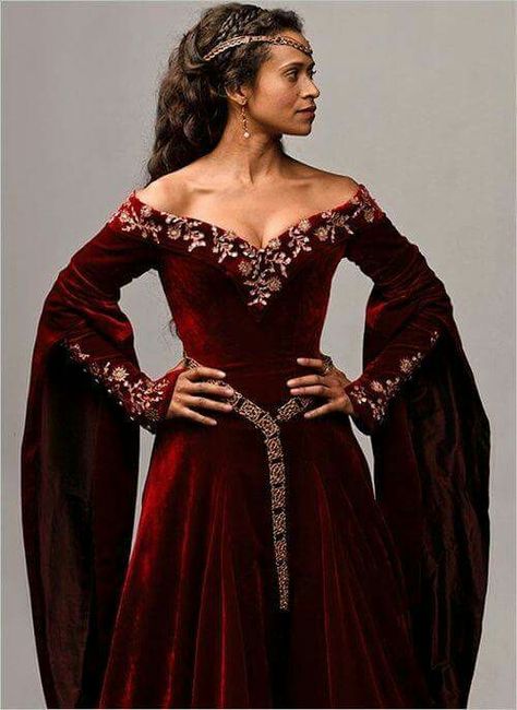 Beautiful Medieval Princess, Medieval Gown, Medieval Wedding, Fantasy Dresses, Velvet Gown, Medieval Costume, Queen Dress, Fantasy Gowns, Medieval Dress