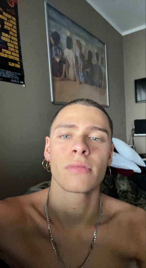 Shaved Head Guy Aesthetic, Bald Aesthetic Man, Guys Buzzcut Aesthetic, Bleached Buzzcut Men Aesthetic, Guy Shaved Head, Riccardo Montabone, Doberman Boys, Bald Boy, Russian Men