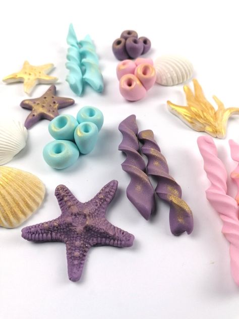 Fondant shells for Your summer cake Fondant Seahorse, Fondant Shells, Seahorse Cake, Fondant Seashells, Fondant Elephant, Farm Animal Cakes, Elephant Cake Toppers, Summer Cake, Woodland Cake