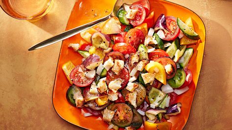 Gazpacho Salad with Croutons Salad With Croutons, Summer Tomato Recipe, Potluck Side Dishes, Side Salad Recipes, No Cook, Summer Tomato, Nyt Cooking, Gazpacho, Tomato Salad