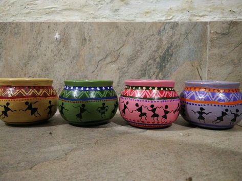 Small pot for decoration from waste. (It was a vadilal matka kulfi pot) Small Pot Designs Painted, Small Matka Decoration Pots Painting, Kulfi Pot Painting Ideas, Small Matki Decoration, Small Matki Painting Ideas, Small Clay Pot Painting Ideas, Small Matka Painting Designs, Matka Decoration Ideas, Small Jar Painting Ideas