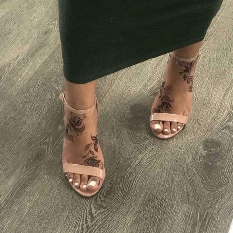 Feet Henna Design, Floral Foot Tattoo, Feet Henna, Cute Foot Tattoos, Floral Back Tattoos, Foot Henna, Girl Arm Tattoos, Anklet Tattoos, Foot Tattoos For Women