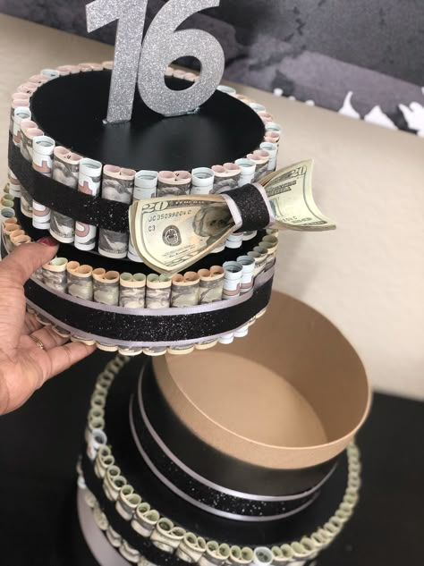 Money Bouquet Birthday For Men, Money Suprise Idea, Cake With Money Inside, Money Cake Ideas For Men, Birthday Cake Money, Money Cake Ideas, Money Bouquets, Money Birthday Cake, Money Lei Diy