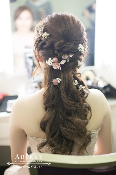 Beach Photo Inspiration, Wedding Hair Up, Hair Upstyles, Wedding Hair Inspiration, Bride Makeup, Easy Hairstyles For Long Hair, Bride Hairstyles, Bridesmaid Hair, Up Hairstyles