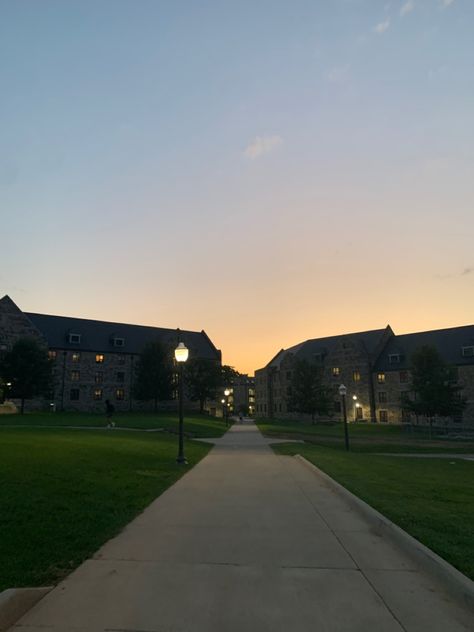 Virginia Tech Aesthetic, Virginia Aesthetic, Aesthetic Sunrise, College Freshman, Tech Aesthetic, Waffle House, Dream School, Usa States, Virginia Tech