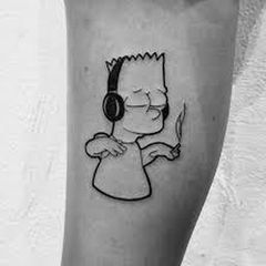 (7) Instagram • Chats Simpsons Flash Tattoo, Simpsons Tattoo Ideas, Bart Simpson Tattoo, Simple Lion Tattoo, Simpson Tattoo, Nape Tattoo, Tattoo Quotes For Men, Simpsons Tattoo, Geometric Sleeve Tattoo