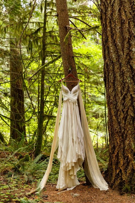 Stormy Forest Elopement at Mount Rainier National Park - clarissawyldephotography.com Forest Wedding Wedding Dress, Wedding In The Woods Dress, Forks Washington Wedding, National Park Wedding Dress, Bohemian Forest Wedding, Forest Elopement Dress, Summer Elopement Ideas, Small Woodsy Wedding, Redwood National Park Wedding