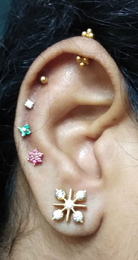 Jus tried with few tamil traditional multiple ear piercings😍 Ear Piercing On Top Of Ear, Ear Piercing Ideas Indian Style, Ear Second Tops Gold, Second Tops Earrings Gold Indian, Marathi Ear Piercing, Gold Bugadi Earrings, Traditional Indian Ear Piercing, Bugadi Ear Piercing, Side Tops Earrings Gold