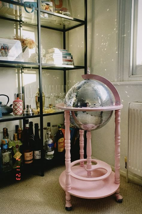 Bar Cart Disco Ball, Crazy Interior Design, Disco Diy, Disco Decor, Disco Bar, Globe Bar, Disco Decorations, Pink Disco, Flat Decor