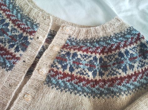 Knitting Cardigan Pattern, Crochet Patterns For Women, Punto Fair Isle, Norwegian Knitting, Knitting Cardigan, Fair Isle Knitting Patterns, Fair Isle Cardigan, Fair Isles, Colorwork Knitting