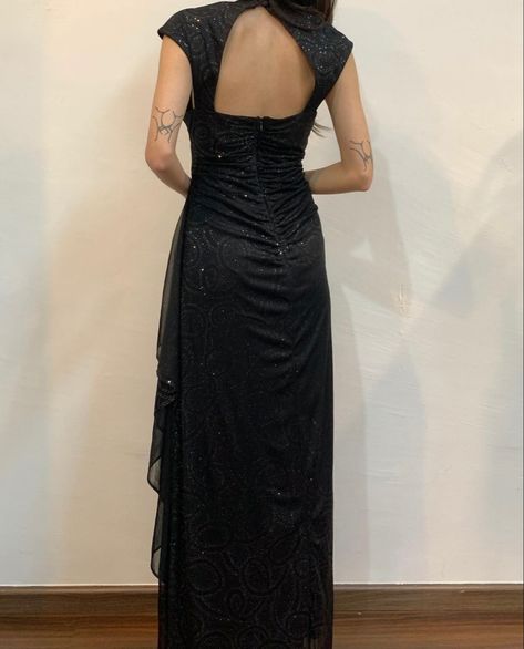 Black Dress Vintage Aesthetic, Midsize Prom Dress, 80s Dresses Formal, Black Glitter Gown, 90s Dress Formal, Glitter Gown, 90s Prom Dress, Indie Dresses, Prom Dress Inspo