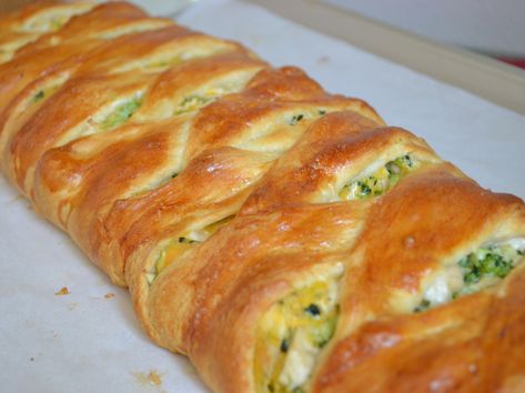 Chicken Broccoli Braid, Broccoli Braid, Chicken Braid, Chicken Appetizer, Chicken Appetizer Recipes, Chicken Crescent, Pampered Chef Recipes, Chicken Appetizers, Recipe Chicken