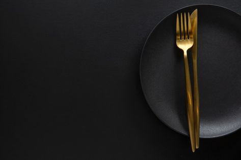 Golden cutlery with textile on plate on ... | Free Photo #Freepik #freephoto #background #mockup #food #menu Golden Cutlery, Healthy And Unhealthy Food, Barbeque Chicken, Gold Cutlery Set, Vegan Buddha Bowl, Food Background, Food Menu Template, Tasty Meat, Avocado Sauce