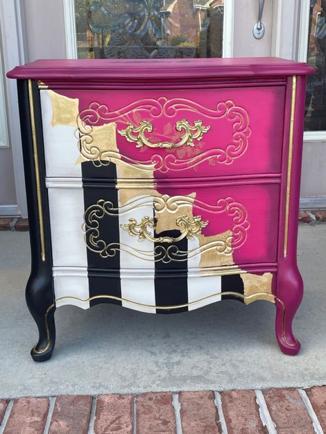 Buffalo Check Painted Furniture, Refurbished Painted Furniture, Funky Painted Furniture Diy Art & Craft, Cool Painted Furniture, Diy Painted Dresser Ideas, Diy Furniture Painting Ideas, Funky Painted Furniture Ideas, Funky Bedroom Furniture, Custom Furniture Ideas