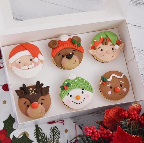 Christmas Cupcake Cake, Christmas Cupcakes Decoration, Christmas Themed Cake, Christmas Cupcake Toppers, Christmas Treats Boxes, S Cake, Christmas Cake Designs, Christmas Cupcake, Christmas Cake Topper