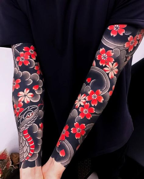 78 Blackout Tattoos to Unveil Your Darkness - Best Ideas and Placements Small Japanese Flower Tattoo, Small Red Flower Tattoo, Tattoo Red And Black, Tatuajes Irezumi, Japanese Forearm Tattoo, Traditional Japanese Tattoo Sleeve, Traditonal Tattoo, Forearm Cover Up Tattoos, Japanese Leg Tattoo