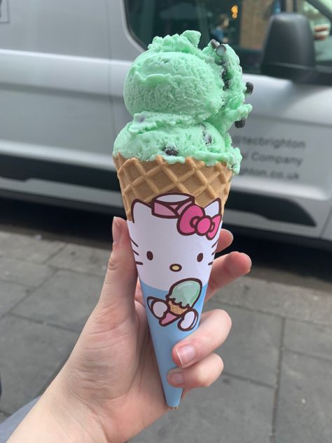 hello kitty ice cream Hello Kitty Milkshake, Hello Kitty Ice Cream, Hello Kitty Food, Kawaii Ice Cream, Pastel Cupcakes, Kawaii Dessert, Kitty Cafe, Kawaii Cooking, Hello Kitty Aesthetic