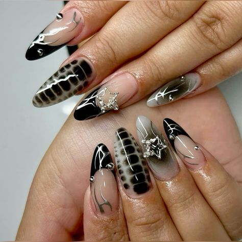 Almond Acrylic Nails Designs, Nail Piercing, Punk Nails, Black Nail Designs, Almond Acrylic Nails, Black Nail, Nail Art Ideas, Fire Nails, Pretty Acrylic Nails