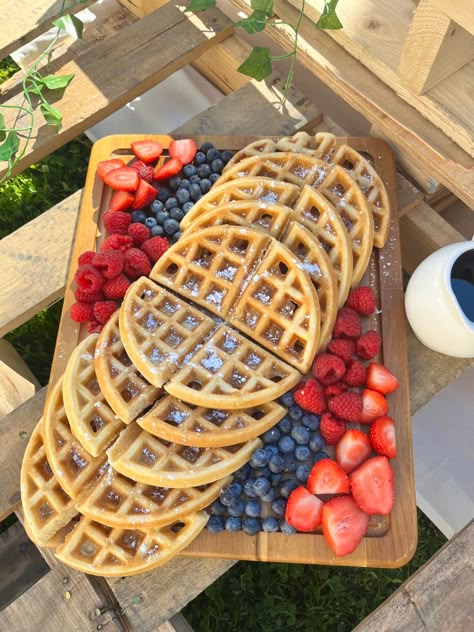 Waffle Board Brunch, Prom Breakfast Ideas, Waffle Board Ideas, Waffles Breakfast Ideas, Waffle Platter, Prom Brunch, Waffles And Fruit, Waffle Bar Ideas, Waffle Board