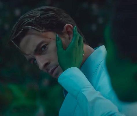 Jonathan Bailey as Fiyero in Wicked (2024) Fieyro Wicked, Johnathan Bailey Wicked, Fiyero Tigelaar, Wicked Musical Aesthetic, Wicked Fiyero, Fiyero Wicked, Wicked Aesthetic, Wicked 2024, Broadway Wicked