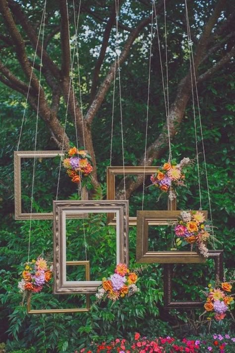 31 DIY Outdoor Photo Booth Ideas From Pinterest – SheKnows Outdoor Photo Booths, Boho Wedding Backdrop, Vintage Backdrop, Deco Champetre, Bohemian Wedding Decorations, Deco Nature, Garden Wedding Decorations, Diy Upcycling, Bridal Musings