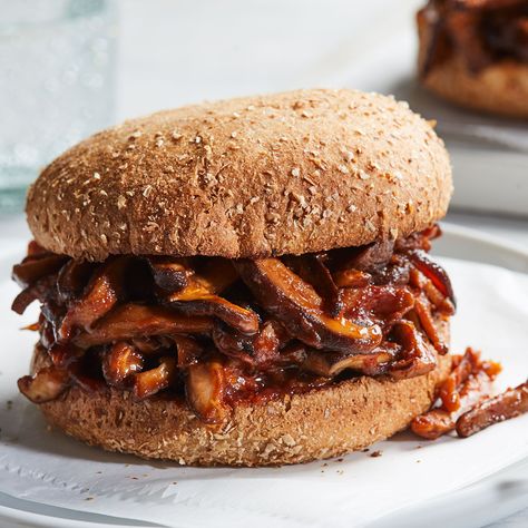 Mushroom Bbq, Bbq Sandwich Recipe, Bbq Mushrooms, Mushroom Dishes, Bbq Sandwiches, Vegan Sloppy Joes, Mushroom Sandwich, Vegan Barbecue, Bbq Sandwich