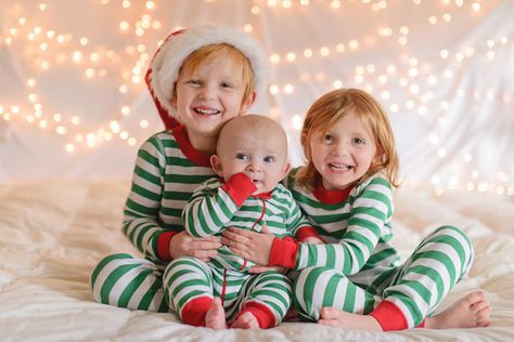 Where to buy matching pajamas for kids Kids Matching Christmas Pajamas, Christmas Pajama Pictures, Sibling Christmas Pictures, Christmas Photoshoot Kids, Christmas Card Photo Ideas, Christmas Pictures Kids, Toddler Christmas Pajamas, Christmas Baby Pictures, Christmas Poses