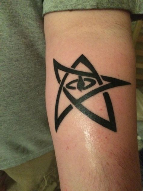 Elder Sign, Octopus Tattoo Design, Nerd Tattoo, Sign Tattoo, Octopus Tattoo, Cthulhu, Deathly Hallows Tattoo, Tattoo Images, Simple Tattoos