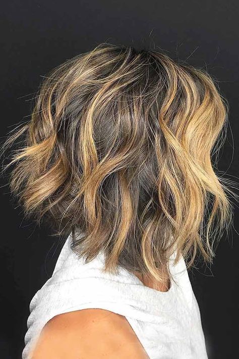 An inverted bob, also known as a graduated bob, is peculiar with its longer front and shorter back – a haircut that has been in for a while already. Such haircuts can be short, medium, and longer. And we created a photo gallery where you can see how to rock a graduated bob. #haircuts #bobhaircuts #shorthaircuts Caramel Bob, Bob Shag, Medium Shaggy Hairstyles, Long Sleek Hair, Thick Wavy Hair, Bob Hairstyles For Thick, Choppy Bob Hairstyles, Long Bob Hairstyles, Haircut For Thick Hair