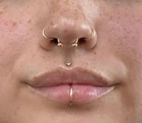 Bijoux Piercing Septum, Cool Ear Piercings, Pretty Ear Piercings, Face Piercings, Cool Piercings, Piercing Inspo, Facial Piercings, Cute Piercings, Jewelry Piercing