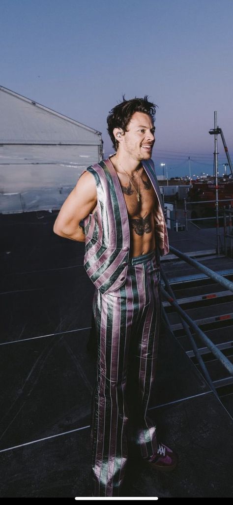 Lloyd Wakefield, Harry Styles Lockscreen, Harry Styles Wallpaper, One Direction Harry, Harry Styles Pictures, Harry Styles Photos, Mr Style, Harry Styles Love On Tour, Wakefield