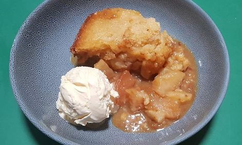 Bakers are trying this three-ingredient caramel apple sponge cake which can be made WITHOUT an oven 3 Ingredient Caramel, Apple Sponge Cake, Woolworths Food, Caramel Apple Cake Recipe, Caramel Apple Cake, Delicious Slow Cooker Recipes, Slow Cooker Apples, Vanilla Recipes, Make Up Cake