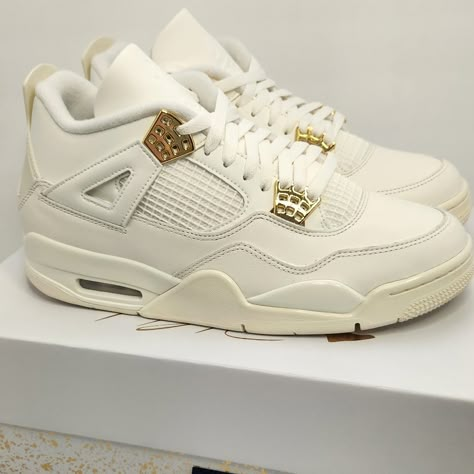 Brand New Authentic Air Jordan 4 White Gold 9.5m 11w Fye Shoes, Jordan 4 Retro Metallic, Fire Shoes, Jordan 4 White, Pretty Sneakers, Nike Fashion Shoes, Jordan 4s, Pretty Shoes Sneakers, Jordan Shoes Retro