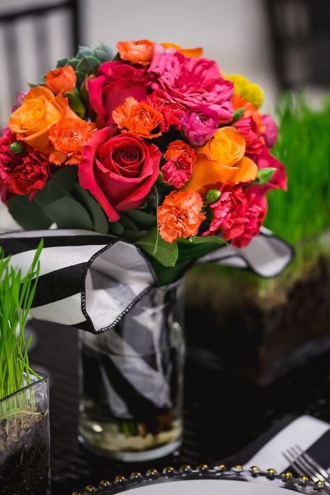 Sophisticated Black and White Wedding Theme with Pops of Color | La Crosse Bridal Expo 2018 | Photography by Pink Spruce Photography, Wedding Photographer La Crosse WI Black Pink Orange Wedding, Lsu Graduation, Black And White Centerpieces, Black Wedding Decorations, Black And White Wedding Theme, Italian Party, Bridal Expo, Orange Party, White Wedding Theme